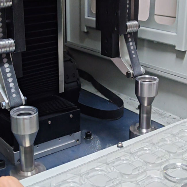 معدات طحن وتنظيف باستخدام الحاسب الآلي (CNC) لمحطتين للتشطيب الدقيق للأسطح المسطحة والجانبية لمنتجات الأغطية الدائرية المنتظمة 7