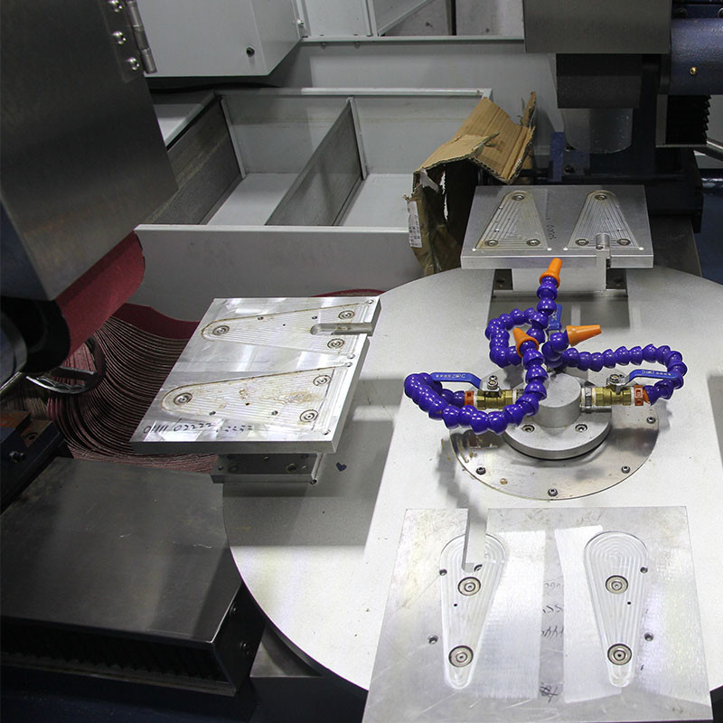 آلة التلميع CNC المخصصة آلة طحن سطح المعدن الدوارية الألومنيوم Ss