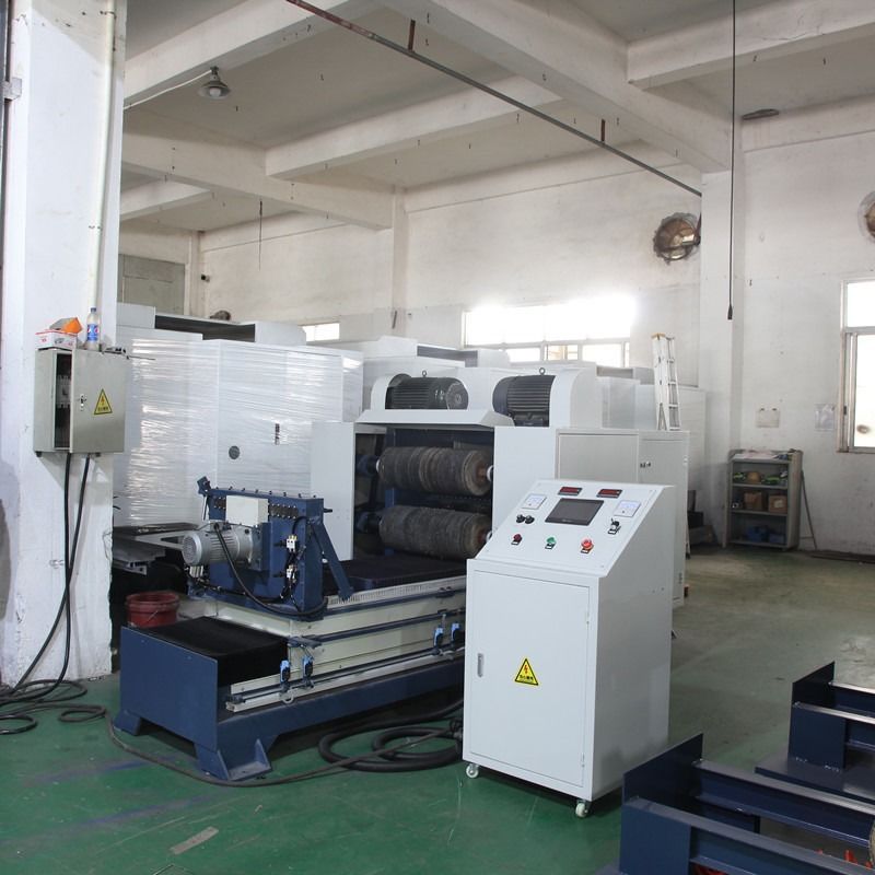 آلة تلميع الأنابيب / الأنبوب المعدني الأوتوماتيكية ذات التشطيب السلكي لشعر 8k لتلميع السطح